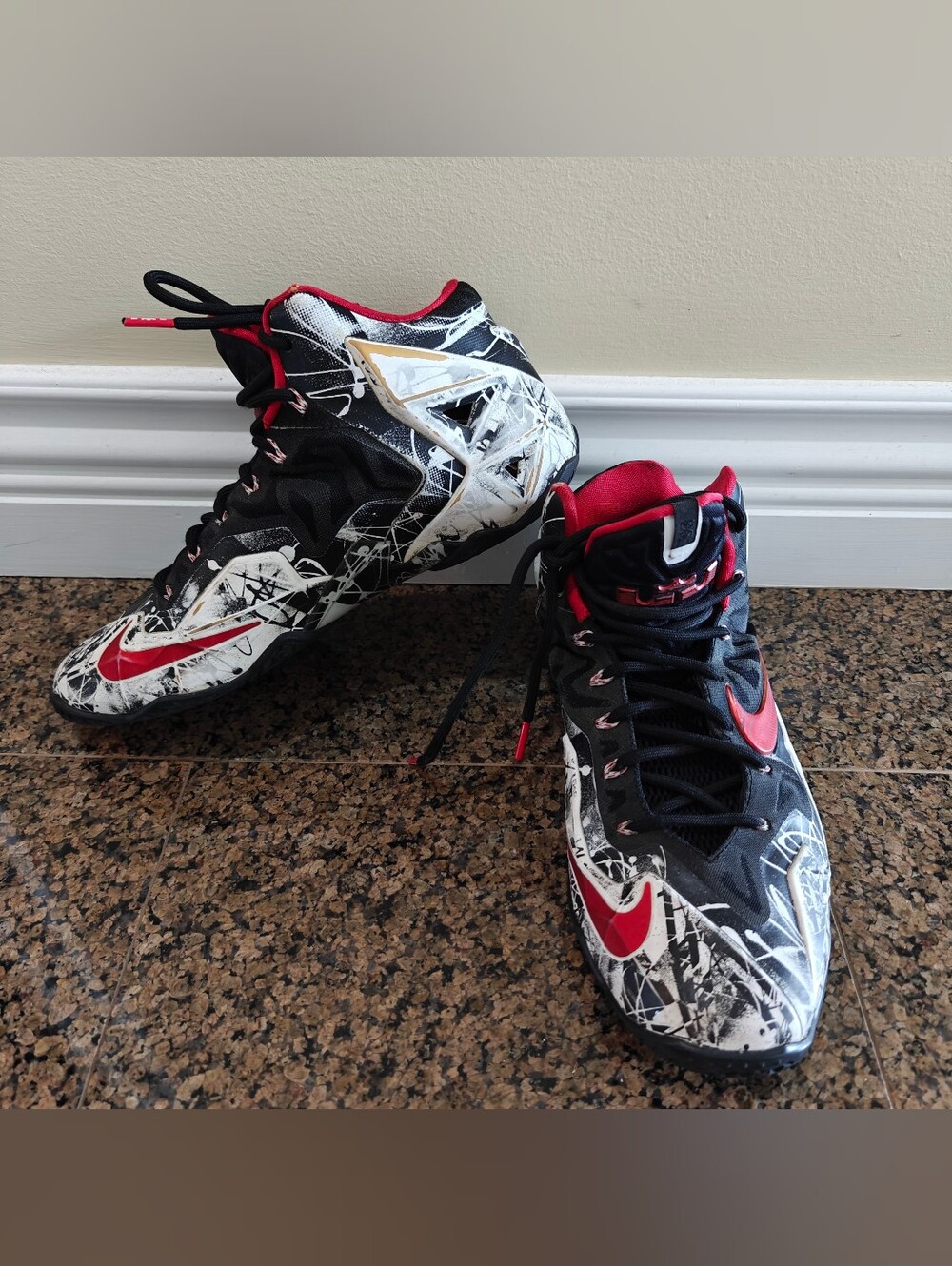Nike LeBron 11 Graffiti Black White University Red 626374-100 Mens Size 9.5